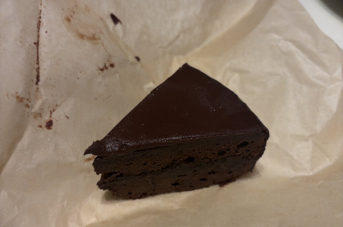 世界でいちばん美味しいザッハトルテだ……