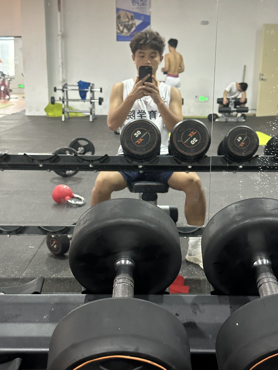 huang2681's tweet photo. #体育生  毫无训练痕迹 https://t.co/AZ1H6s5rtl