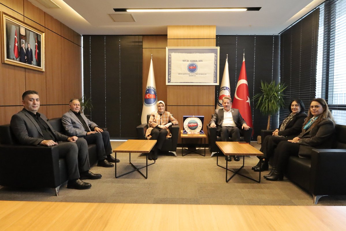 8. Olağan Genel Kurulumuzun ardından, Memur-Sen Kadınlar Komisyonu Başkanı Sıdıka AYDIN, Birlik Haber-Sen Kadınlar Komisyonu Başkanımız Oya ÇERŞİT ve Memur-Sen Kadınlar Komisyonu Başkan Yardımcısı Necla DOĞAN sendikamıza hayırlı olsun ziyaretinde bulundular.

Kendilerine nazik