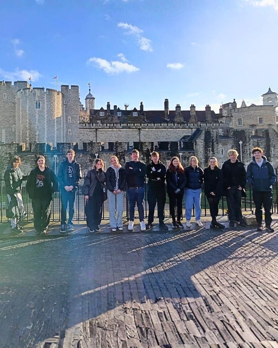 A Level History students recently enjoyed an enriching trip to the Tower of London. The visit brought classroom learning to life through a guided tour focusing on the Mid-Tudor Crisis &amp; students gained valuable insight into the period.

#alevelhistory #sixthform #fearnhillschool