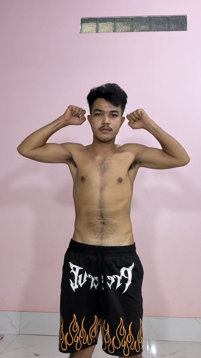 official20237's tweet photo. ធ្វើមិចឪ្យបាន 6កង🥲💕 https://t.co/mZnvgVUAv5