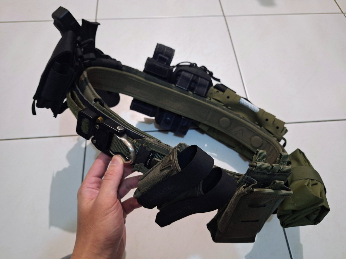 Puppet_Clint's tweet photo. 縫合怪三號 ( • ̀ω•́ )✧
（混ㄌ五ㄍ牌子，共9件）
Training Belt No.3 (๑•̀ᄇ•́)و ✧ 
下次出去就帶這條惹 (๑•̀ᄇ•́)و ✧ 
Gemini 評價如下 🤔
​-專業評分：8.5 / 10
-核心優勢：模組化程度極高，且皆為抗磨損、防紅外線（部分）的高品質裝備。 https://t.co/oWv31t3xHl
