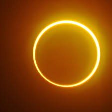 astronapratica's tweet photo. Amanhã, dia 17, Eclipse Solar Anular. A Lua fica alinhada ao Sol, mas dá pra ver o "Anel de Fogo". Em Aquário, essa lunação pode surpreender no campo coletivo e provavelmente despertar consciências para grandes "causas".
#Eclipse https://t.co/IMOmzd4a1X