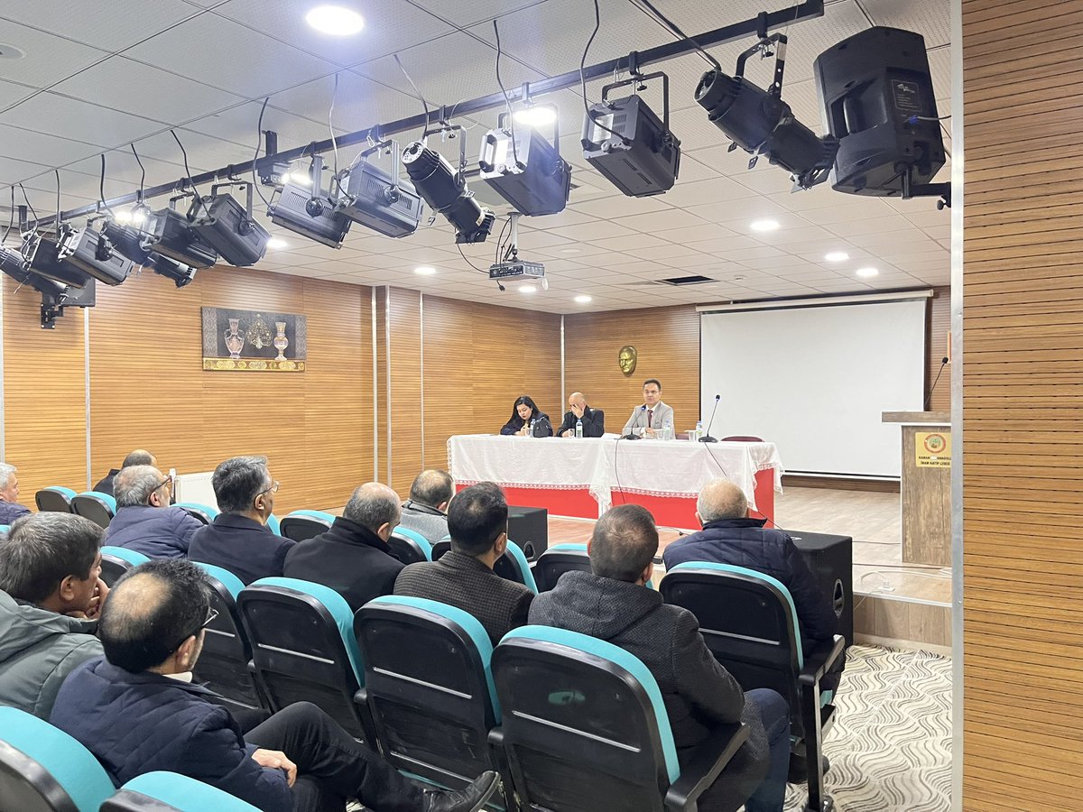 kamanilcemem's tweet photo. Kaman İmam Hatip Lisesi’nde, İlçe Millî Eğitim Müdürü Serdal Bora ve Şube Müdürü Murat Şahin’in katılımlarıyla 2. Dönem Müdürler Kurulu Toplantısı gerçekleştirildi. Toplantıda ilçedeki okullara yönelik çalışmalar ele alındı.
@tcmeb 
@KirsehirMEM
@yasingulsen9 https://t.co/096BcZ9PPa
