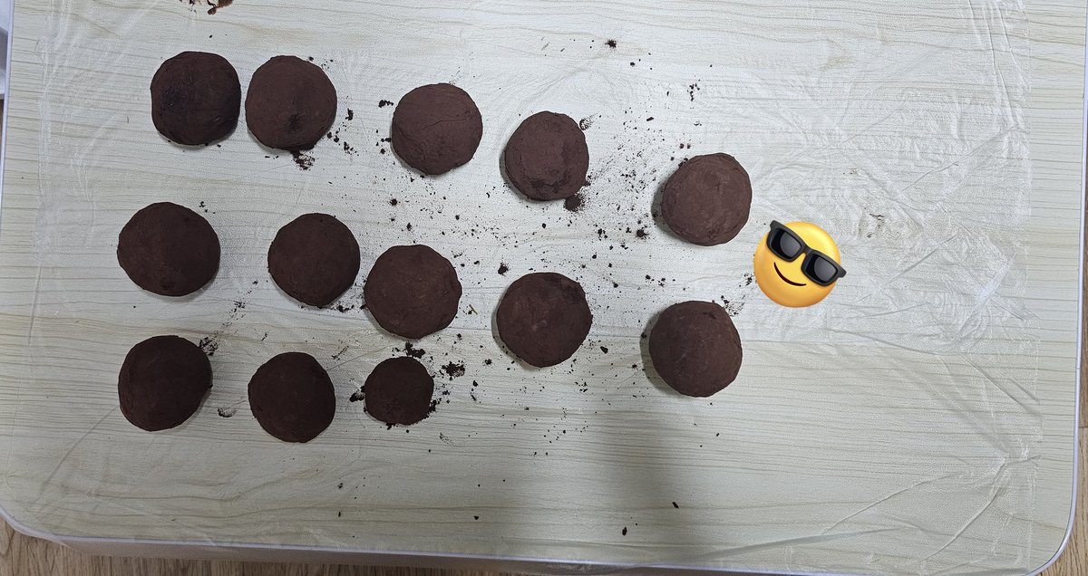 오빠가 두쫀쿠 먹어봤다했자나
난 만들어봤어!
두쫀쿠 완전많아!🤭