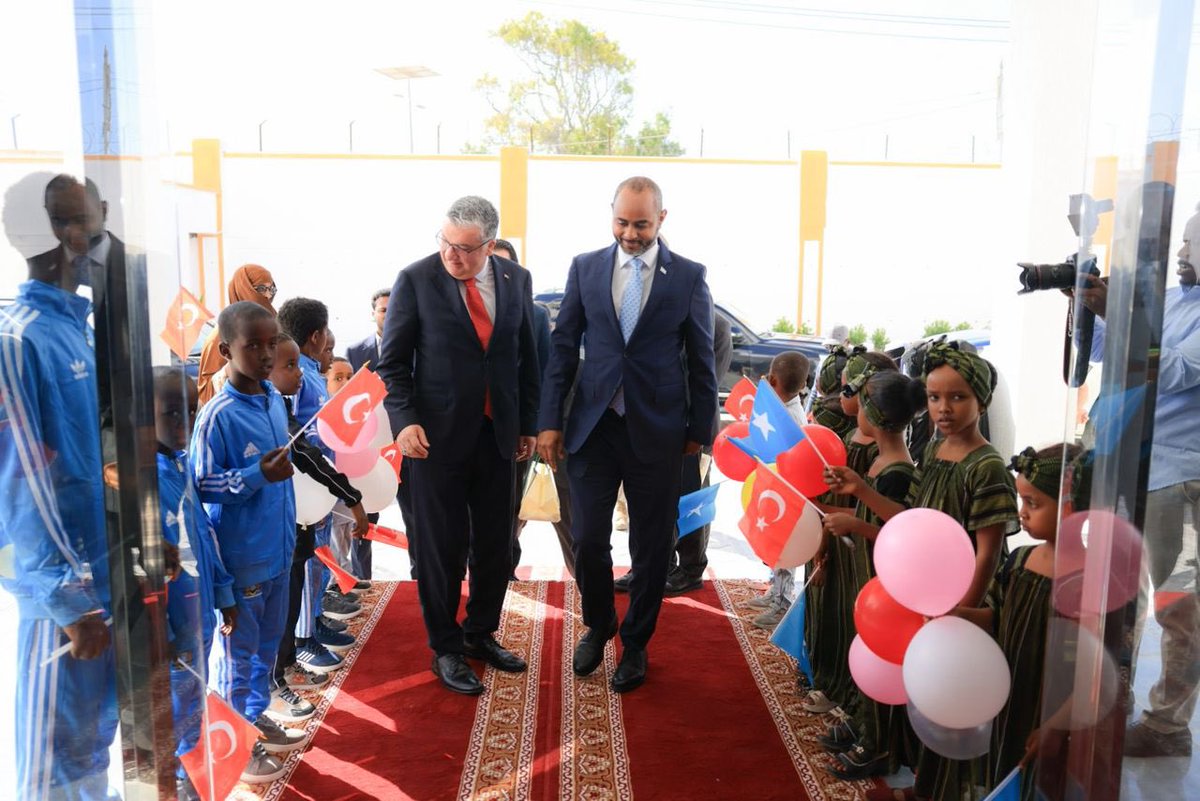 MoPMTSomalia's tweet photo. Somalia’s Minister of Ports &amp; Maritime Transport, H.E. @Amohamednur , met today in Mogadishu with a high-level Turkish delegation led by Deputy Minister Durmuş Ünüvar to strengthen bilateral cooperation in ports, maritime infrastructure, security, and economic development. https://t.co/ErJjn2Ay2S