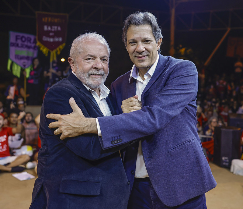 Nós vamos exaltar Lula e Haddad sim!

Bolsa batendo recorde atrás de recorde. Dólar e inflação em queda.

Isso não acontece por acaso.
É resultado de um governo de esquerda que trabalha com responsabilidade econômica, crescimento e inclusão.

É o Brasil que avança para todos,