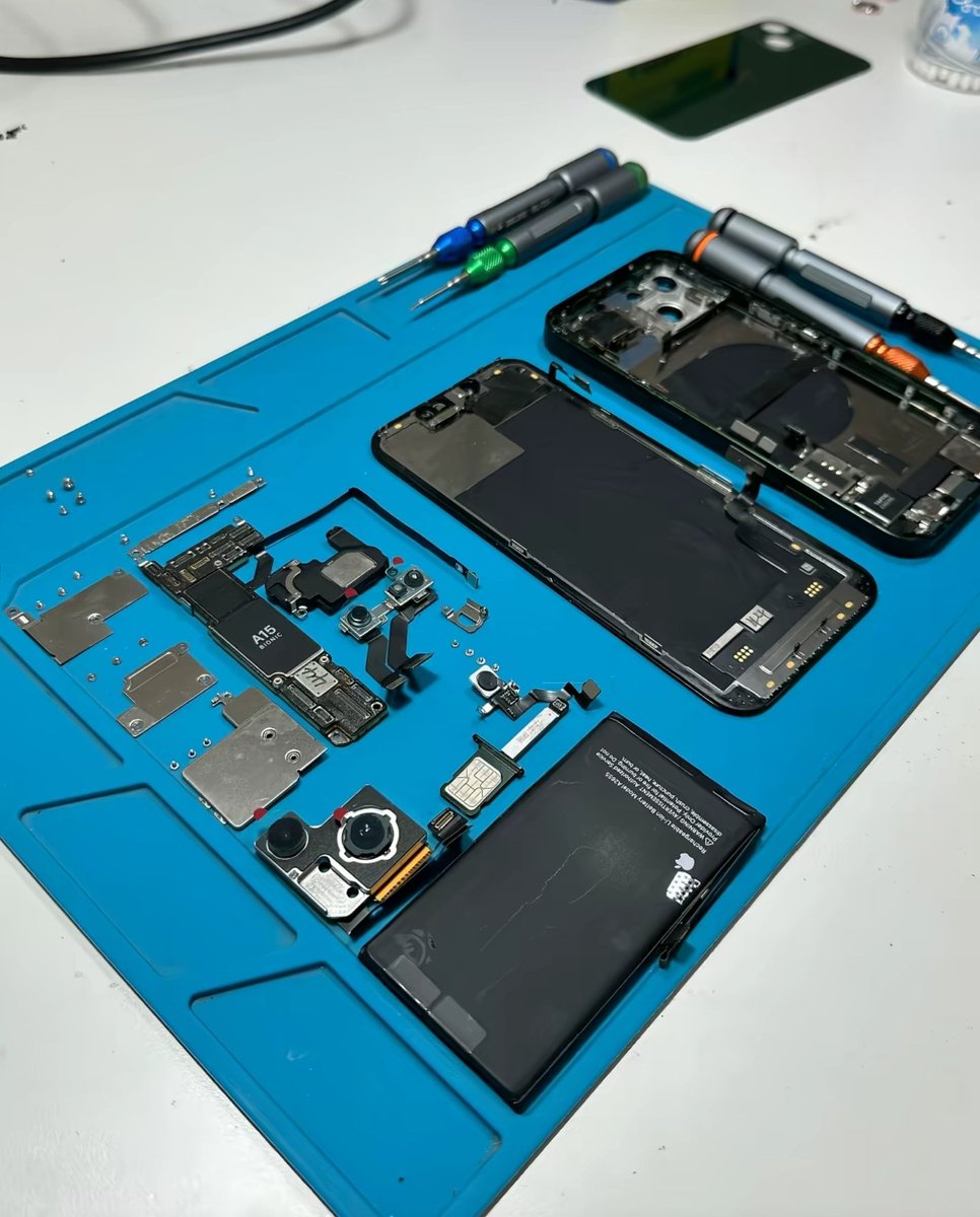 mjomba__nimama's tweet photo. 📱 PHONE REPAIR 🔧

iPhone yako ina shida?
✅ Back glass imevunjika
✅ Screen imeharibika
✅ Battery imechoka / kuvimba
✅ Speaker / Mic
✅ Maji kuingia
✅ Charging issues
📍 Ubungo External Garage  
💬 WhatsApp 👉 https://t.co/UdFNEMnTHe https://t.co/4KffpK5yvW