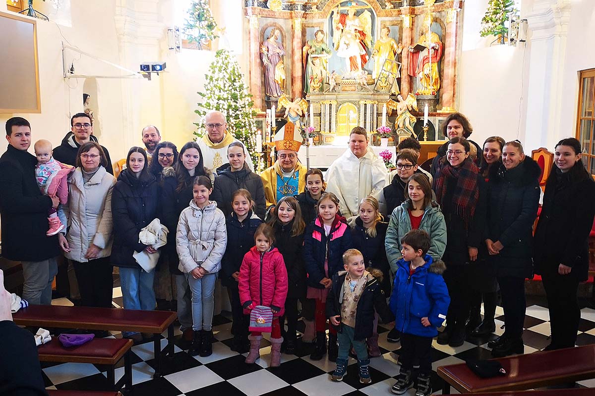 Eslovenia - El Nuncio Apostólico monseñor Luigi Bianco celebra la misa solemne en la iglesia de Veržej
infoans.org/es/secciones/f…
