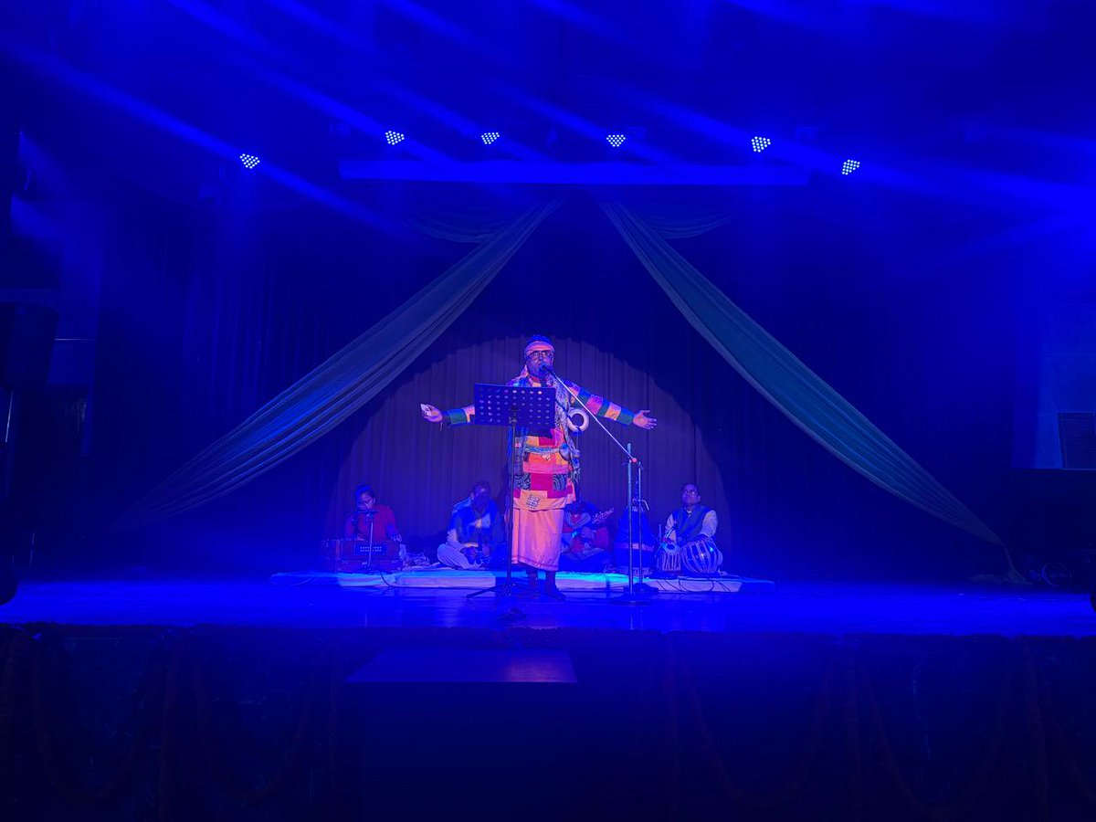 JNU_official_50's tweet image. JNU’s Inter-Hall Administration organised #Vasantotsav, a vibrant celebration of spring through music, dance, theatre &amp;amp; folk performances.
The festival showcased students’ creativity beyond academics, reflecting JNU’s rich cultural spirit &amp;amp; inclusivity. 
#JNU #CampusLife #Culture
