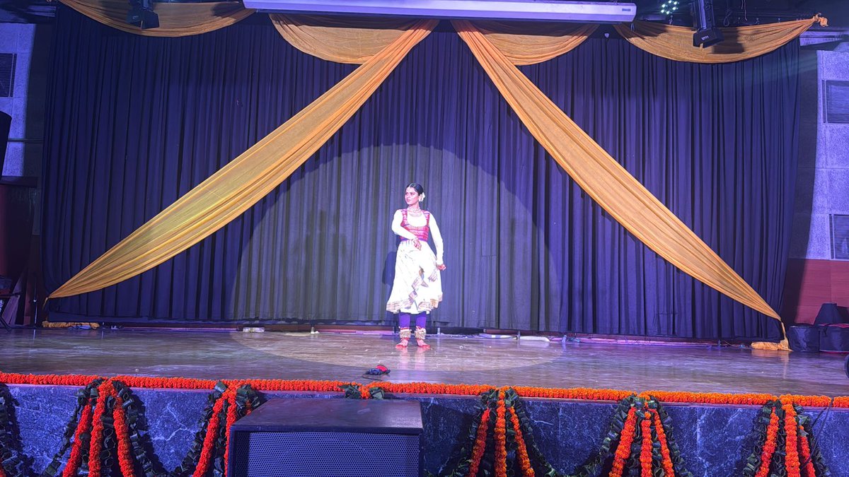 JNU_official_50's tweet image. JNU’s Inter-Hall Administration organised #Vasantotsav, a vibrant celebration of spring through music, dance, theatre &amp;amp; folk performances.
The festival showcased students’ creativity beyond academics, reflecting JNU’s rich cultural spirit &amp;amp; inclusivity. 
#JNU #CampusLife #Culture