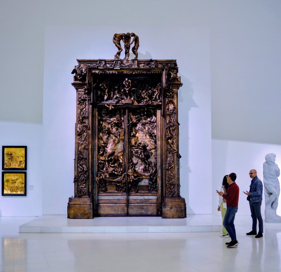 ElMuseoSoumaya's tweet image. ¿#SabíasQue pocos críticos pudieron visitar el taller de #Rodin mientras trabajaba en “La puerta del Infierno”? El escritor Octave Mirbeau fue el primero en describirla y en 1885 afirmó que sería “la obra capital del siglo XIX”.