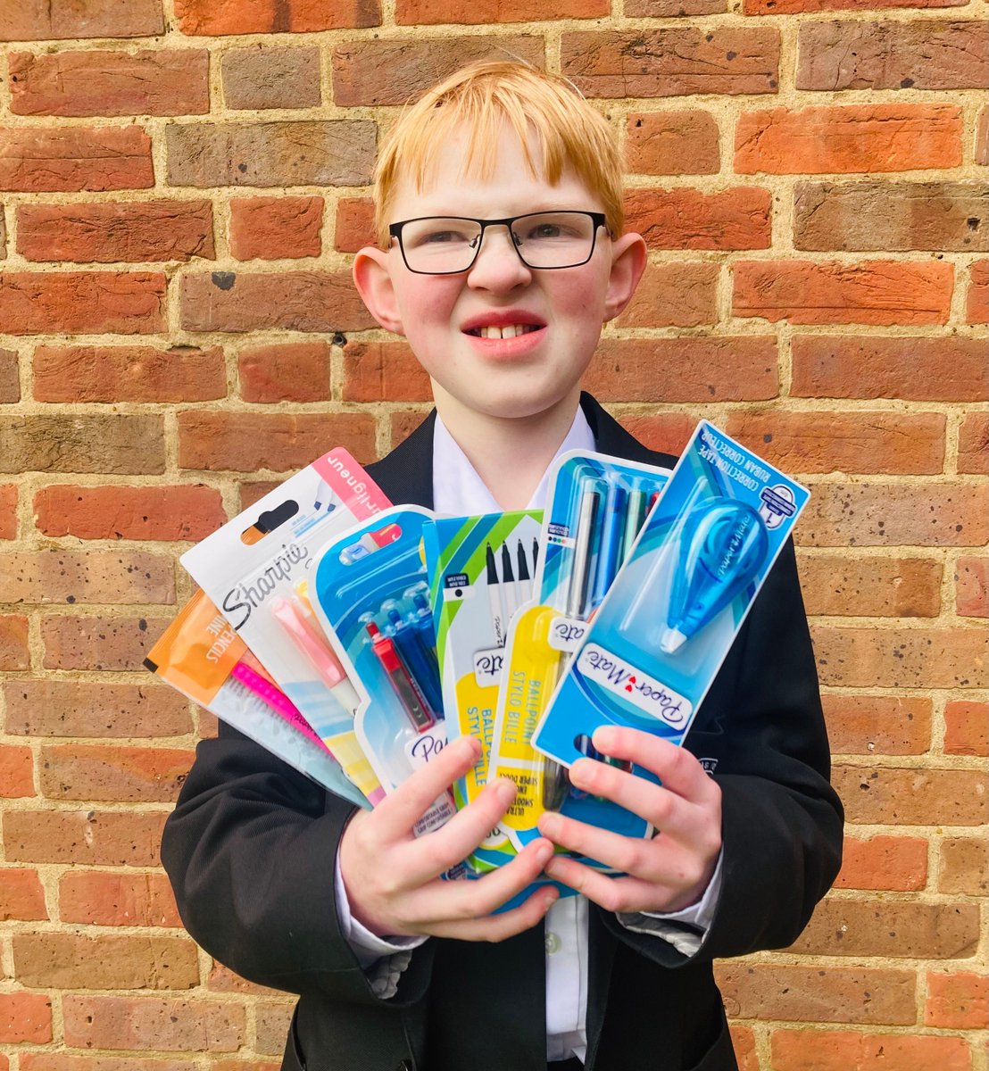 TDMS_Evesham's tweet photo. 🎉Bravo to today's 'attendance boost' winners - we managed to get a few snaps!📷Y6 Laurence M, Y7 Amelia-Grace T, Y8 Oliwia L, Y9 Liberty D, Y10 Imogen G, Y11 Nicholas L & Sixth Form Lexi H. #StationeryBundle #BeInToWin #creativity https://t.co/yLYl1wefbh