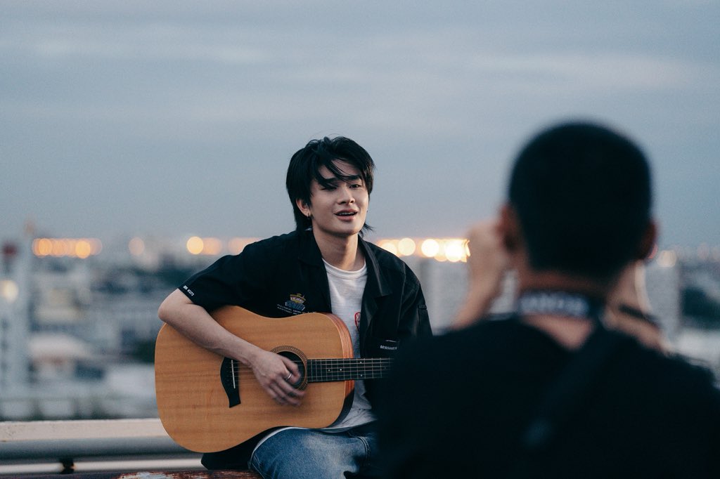 thaichayanon's tweet image. ขอบคุณ 9 M
เกินความคาดหมายมากๆที่เพลงนี้มาถึง 9 ล้าน 9นาฬิกา หลงรักคนยืนข้างซ้าย เเต่ยังหาคนทางซ้ายไม่เจอเลยยยย ขอบคุณพี่ spf ที่ทำเพลงนี้ออกมาเเล้วทำให้ผมได้มีโอกาส ได้ coverเพลงนี้ ชอบคำพี่มากๆ “ดนตรีทำให้เรามาเจอกัน” โครตคม ขอบคุณพี่มากๆคับ ขอบคุณทีมทำเอมวี พี่กิฟ โมส ทีมพี่ๆ…