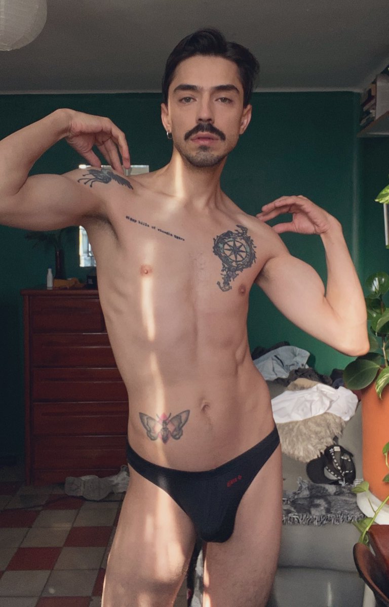 500daysofDaniel's tweet image. Que cochinero tengo ¿Te gustaría ayudarme a recogerlo ? Ggg