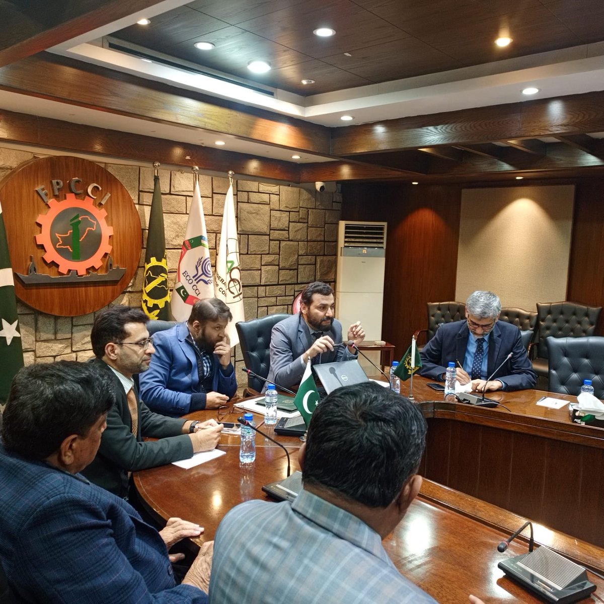 hdapakistan's tweet photo. HDAP and DRAP, facilitated by FPCCI Islamabad, held a joint workshop with industry and regulators to resolve online medical‑device portal issues. 

Thanks to DRAP and participants from Islamabad &amp; Rawalpindi for advancing clearer, more transparent regulation. Highlights below https://t.co/nl6Ou2KDMw