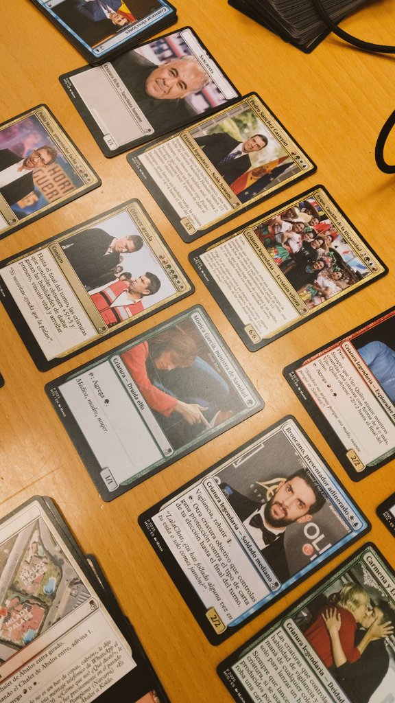 esklavier's tweet image. Mi amigo ha hecho un mazo entero de Magic temático de Pedro Sánchez😭😭