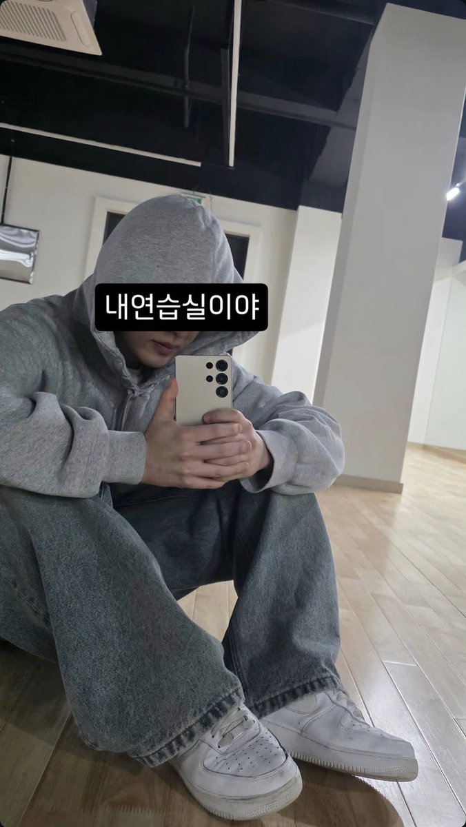 “It’s my practice room” is the most satisfying post I’ve read of late. Jinki is stepping up his game with Griffin and I couldn’t be prouder! 🥹

May it always be a happy, inspiring &amp; creative space for you! 

#온유 #ONEW #オンユ #이진기
<a href="/ONEW_GRIFFIN/">ONEW</a>
