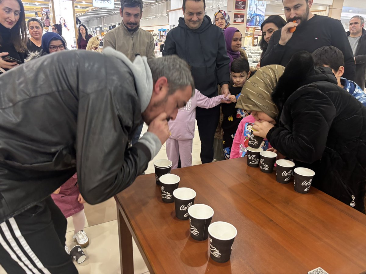 Yarıyıl tatilini boş geçmiyoruz! 🎉

Müzik, eğlenceli çocuk oyunları ve kahkaha dolu anlarla merkezimiz cıvıl cıvıldı. Üstelik sadece çocuklar değil, aileler de etkinliklere katılarak yarışmalarda miniklerle omuz omuza mücadele etti. 💪👨‍👩‍👧‍👦