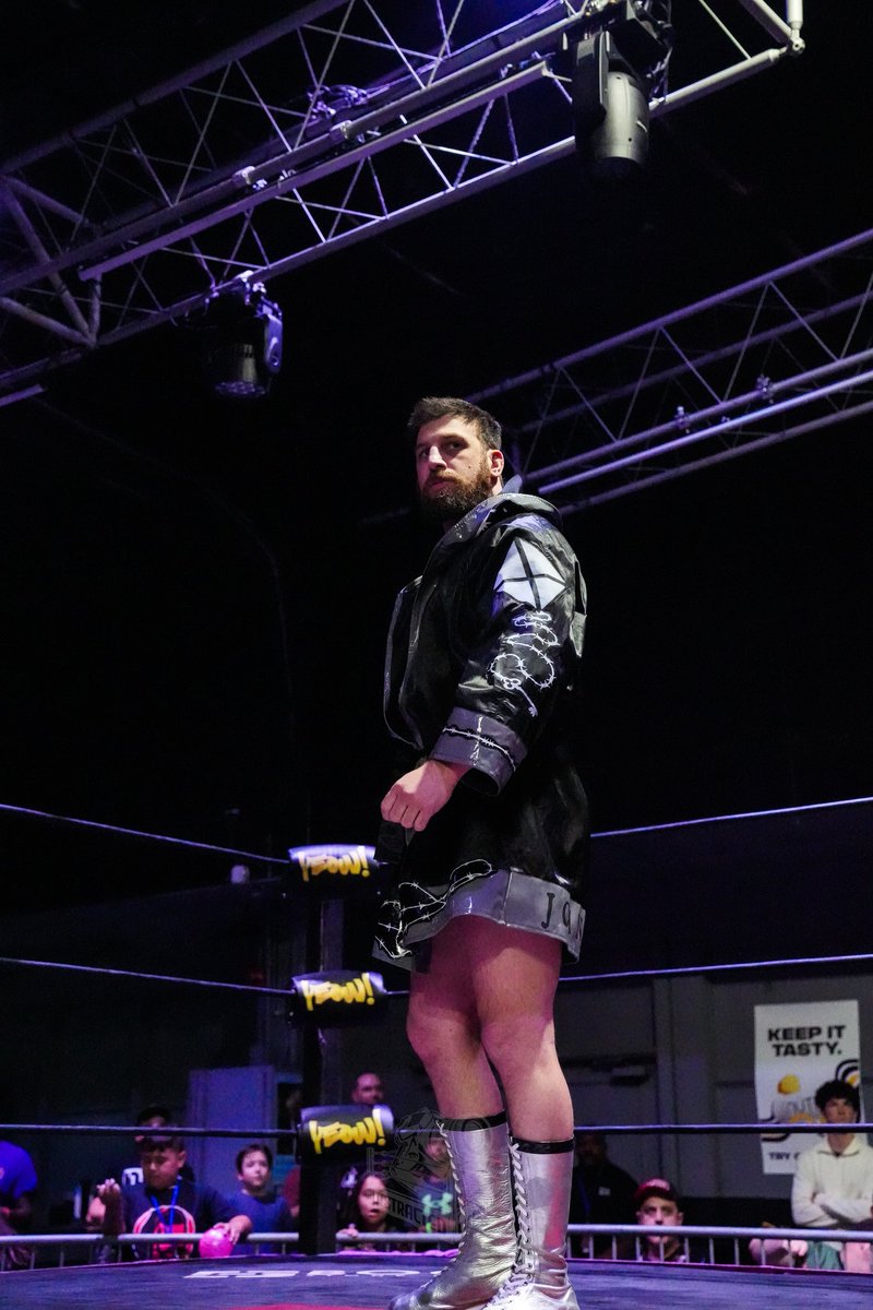 Drew Gulak tweet media