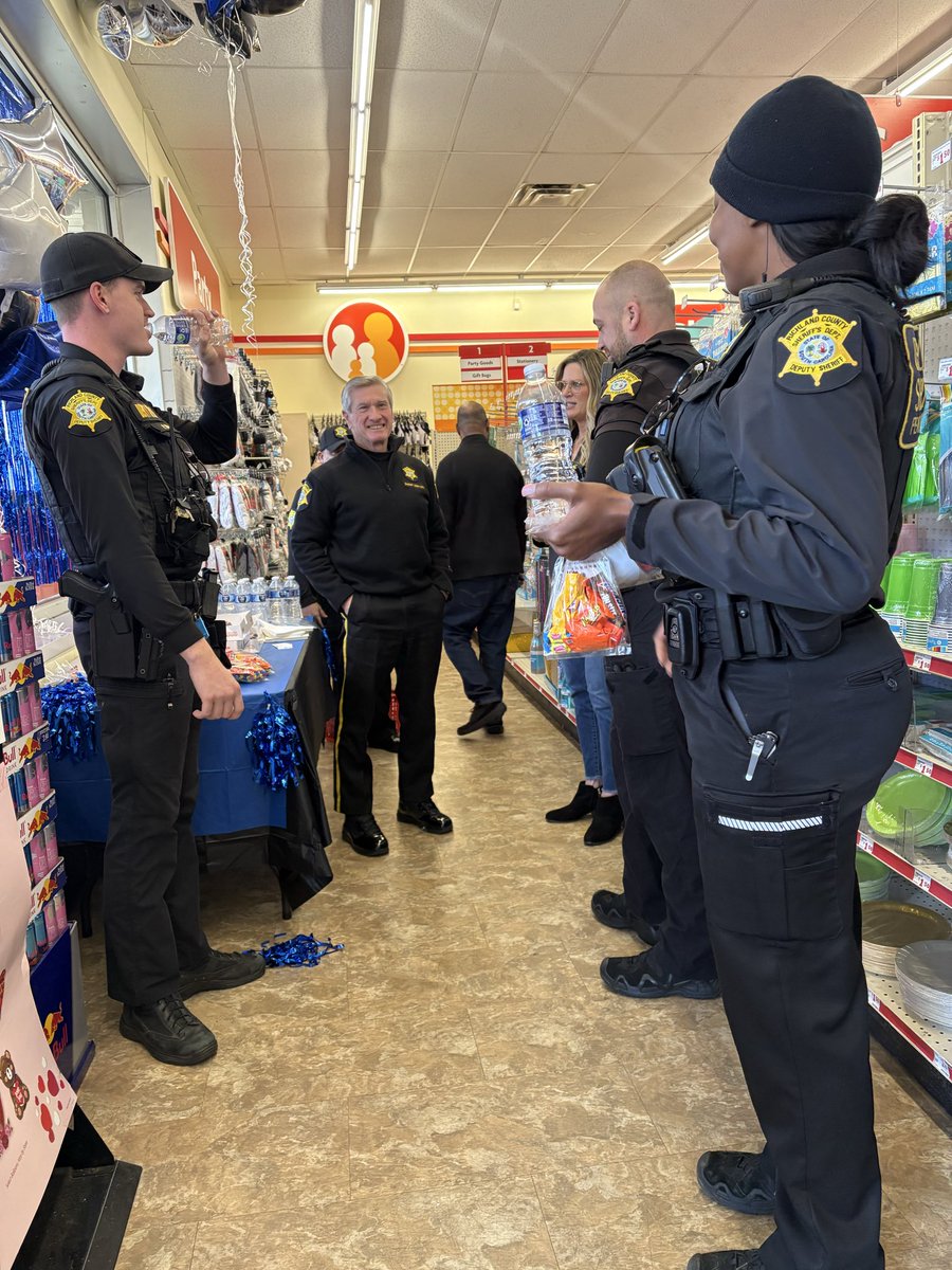 RCSD's tweet image. Thank you Family Dollar on Monticello for the LEO Appreciation Drop-In! We are grateful for your thoughtfulness and relationship! 

#TeamRCSD #CommunityPolicing