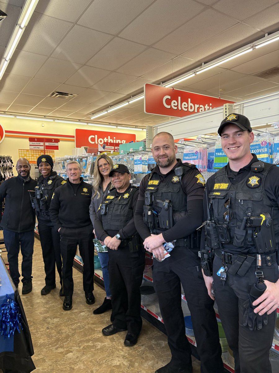 RCSD's tweet image. Thank you Family Dollar on Monticello for the LEO Appreciation Drop-In! We are grateful for your thoughtfulness and relationship! 

#TeamRCSD #CommunityPolicing
