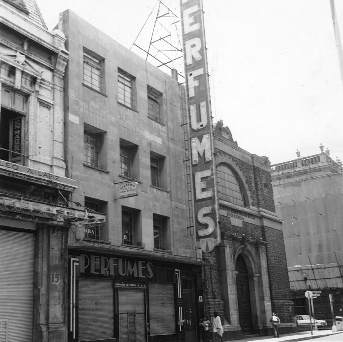 mexdeayer's tweet photo. Anuncio de perfumería que se ubica en la calle de Tacuba, esquina con Filomeno Mata, en el Centro Histórico, el local aun existe. Década de los 70.
https://t.co/4GvEb5YEK1
#CDMX #nostalgia #retro #vintage #UnDiaComoHoy
#clasico #recuerdos #decada #México https://t.co/CwIR7ye2Yh