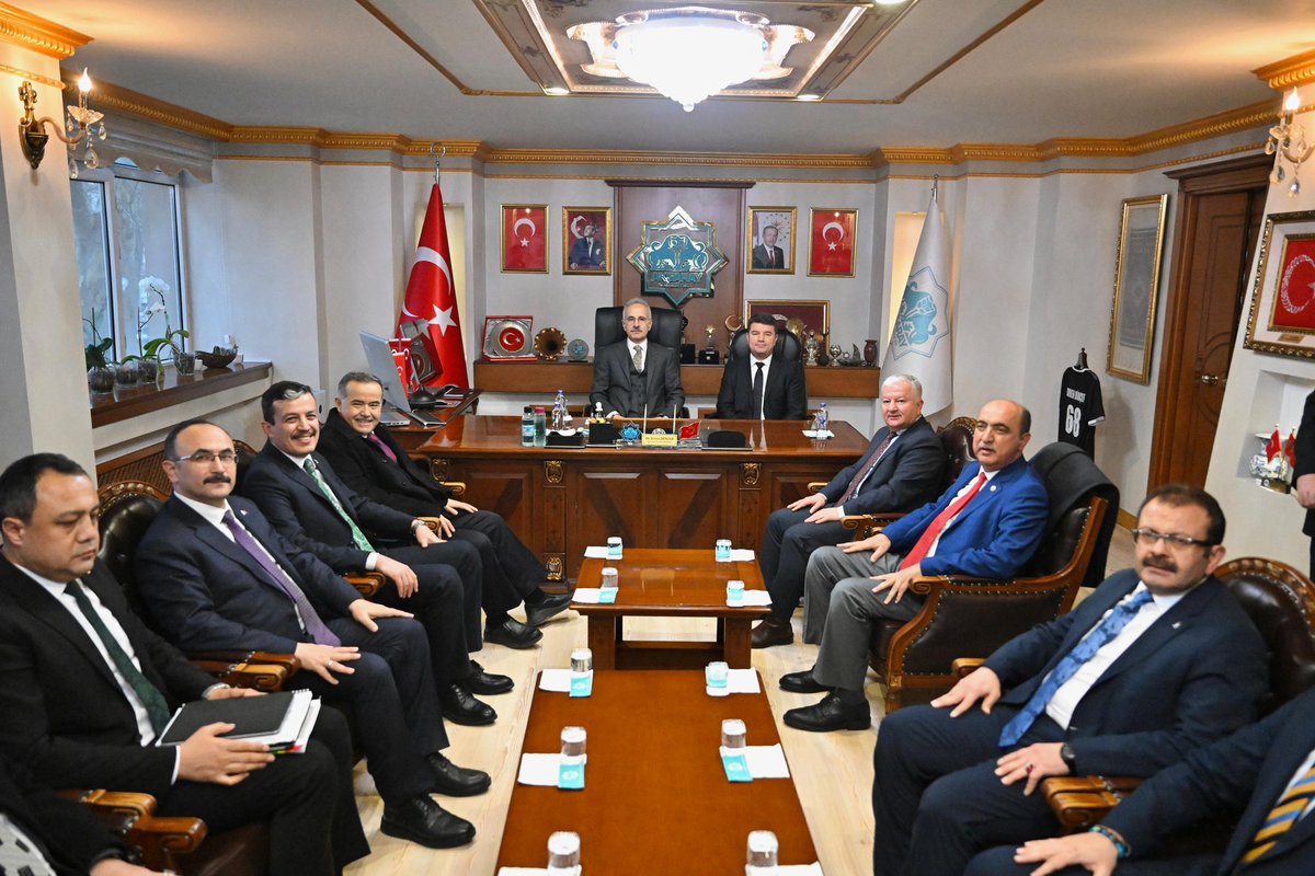 a_uraloglu's tweet photo. Aksaray Belediyemizi ziyaret ederek Belediye Başkanımız Sn. @evrendincertr ile bir araya geldik.

Şehrimizin devam eden projeleri, ulaşım ve altyapı yatırımları ile Aksaray’ın geleceğine dair hedeflerimizi istişare ettik. 

Aksaray’ımızın yarınları için birlikte hareket etmeye devam edeceğiz.

📍 @aksaraybel

#TürkiyeHızlanıyor 🇹🇷