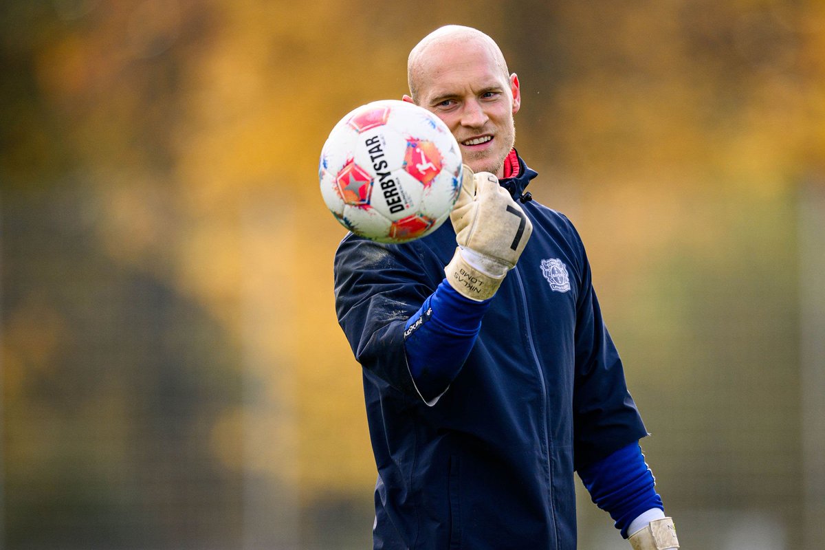 guckwegV8's tweet photo. 🚨👀 Premier League clubs are prepared to pay up to €40–50m for Niklas #Lomb before Deadline Day. Atlético remain interested.

But there is no chance. For Bayer Leverkusen/Kasper Hjulmand, 32 y/o goalkeeper is currently not for sale. Lomb also wants to stay. 

@SkySportDE 🇩🇪 https://t.co/g122FEeLzt