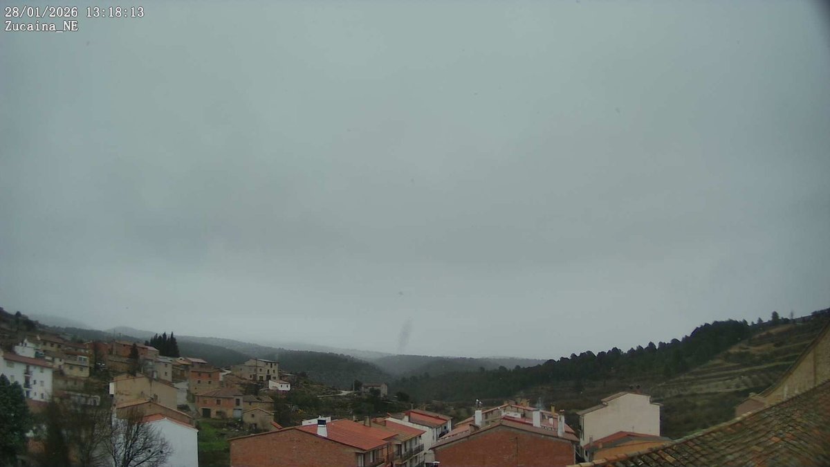 Infozucaina's tweet photo. Las montañas hacia El Mas de Francés se veían lígeramente emblanquecidas des de la Era Alta hacía las 13:20 h.
📸Webcam de @avamet 👇 https://t.co/ANcb2KbLNh