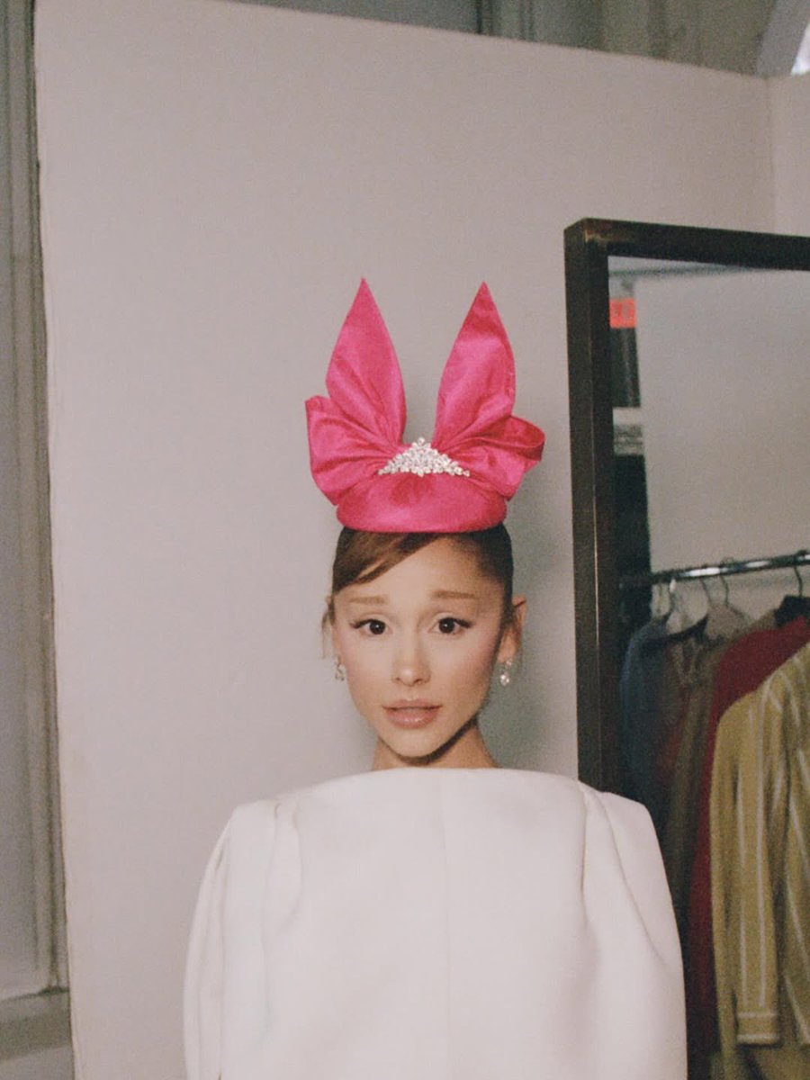Ariana Grande Today ꕤ tweet media