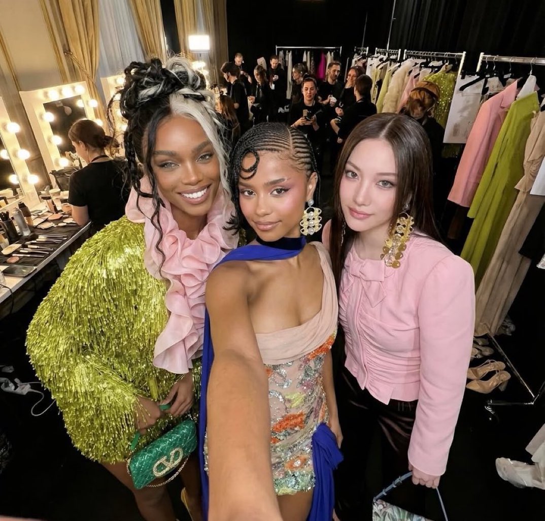 Tyla &amp; Freen Sarocha look stunning in a newly shared selfie at the Valentino Haute Conture🪡