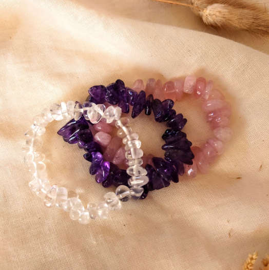 InsightStones's tweet photo. Bergkristal, Rozenkwarts en Amethist vormen samen de zogenaamde gouden driehoek. Deze edelstenen samen zorgen voor harmonie. Super fijn dus om deze armbanden tezamen te dragen. https://t.co/T96CI9z5wr #rozenkwarts #bergkristal #amethist #armband #insightstones https://t.co/S6VCNFIe3R