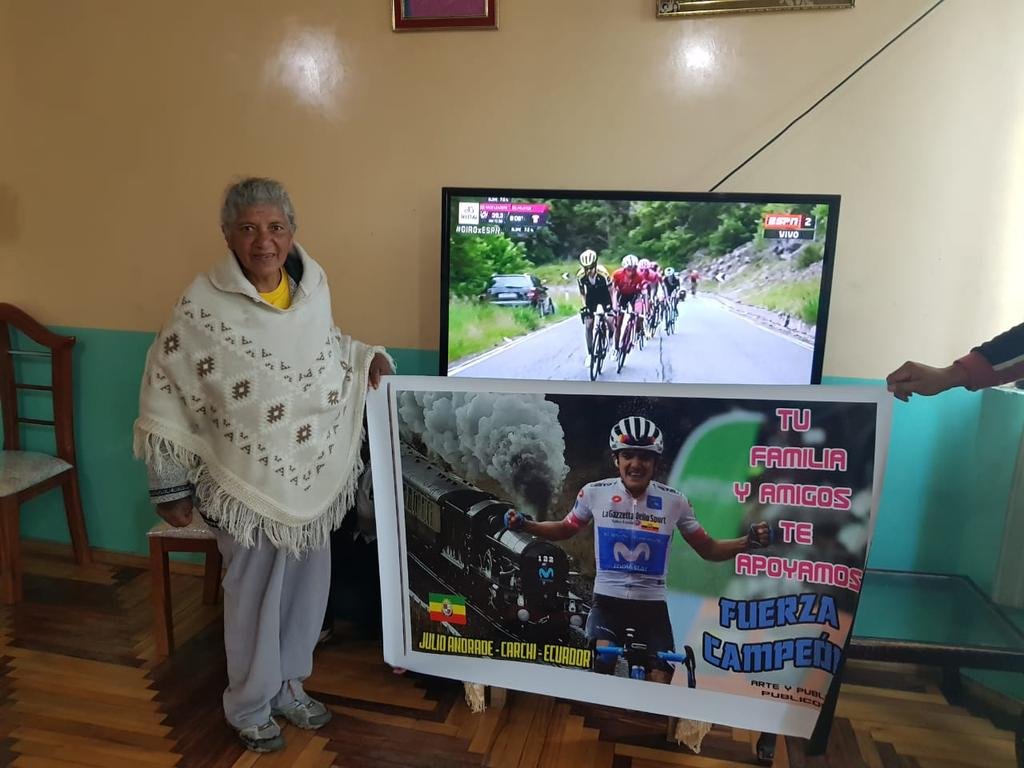 Luto de la Locomotora del Carchi.
El adiós de <a href="/RichardCarapazM/">Richard Carapaz M</a>  a su madre, Ana Montenegro, fallecida hoy:
"Mi amor por ti existe desde que tengo memoria y perdurará hasta que mi existencia vuelva a unirse con la tuya. TE AMO, MAMITA 🤍 28/01/2026".
Paz en su tumba.