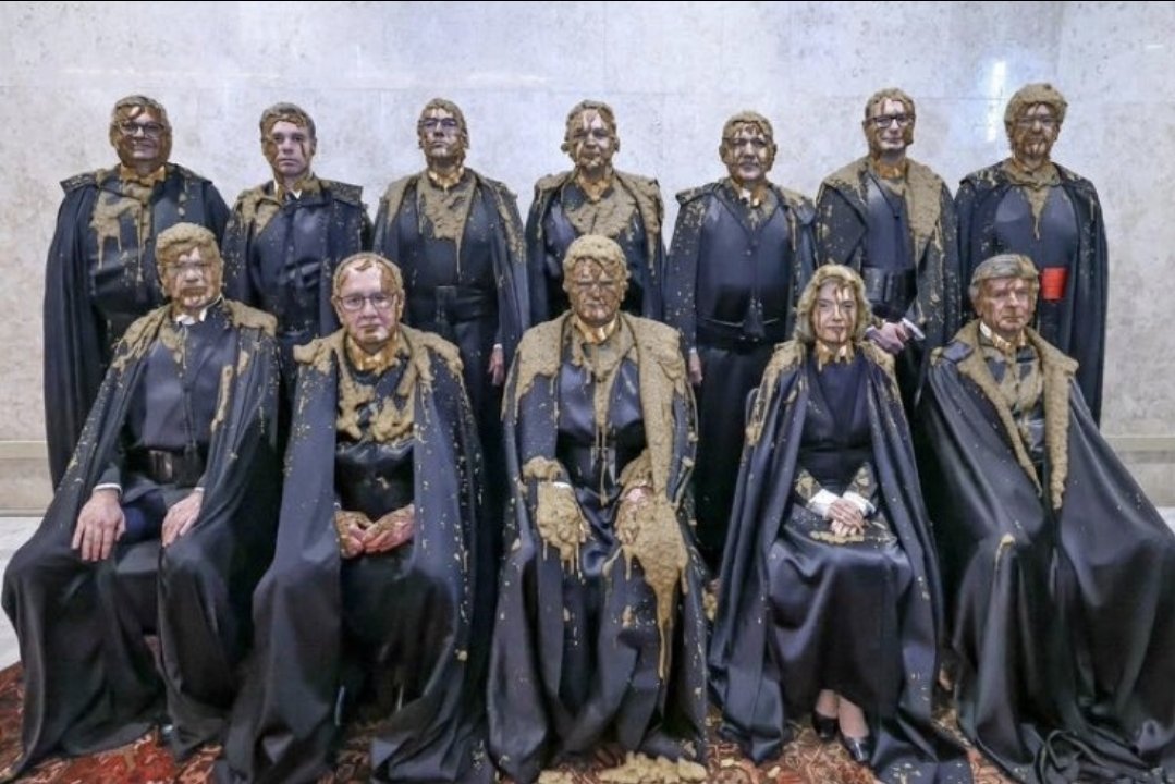 STF - SUPREMO TRIBUNAL FEDERAL .
Um mar de lama e corrupção. 
Seres abjetos e amorais.