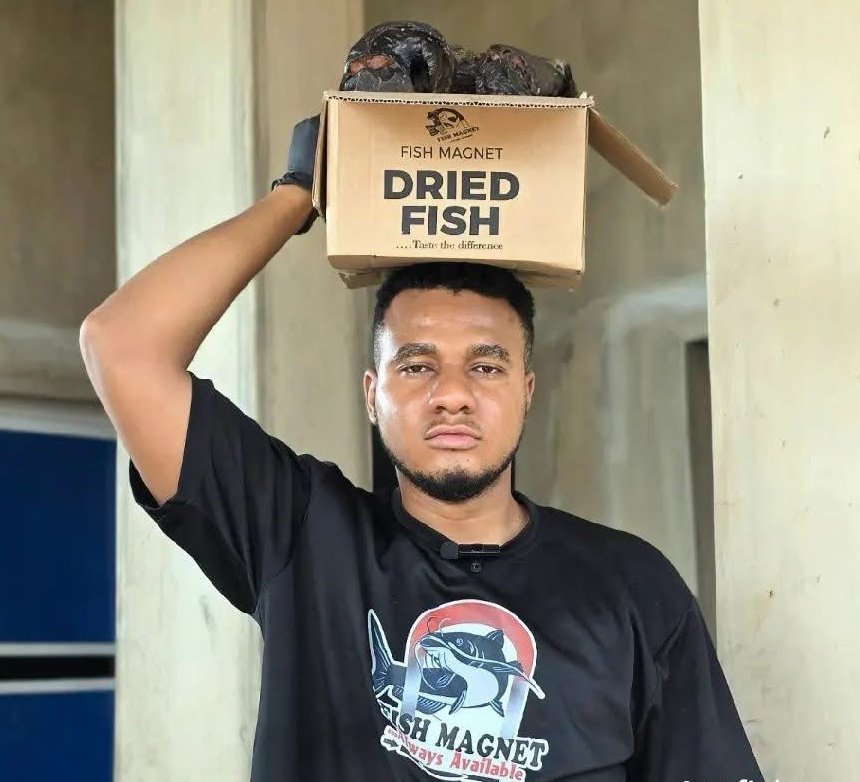 IgboHistoFacts's tweet image. Remember the Fish Magnet guy who was killed in Anambra State last year? His mother has now taken over the business 🥹