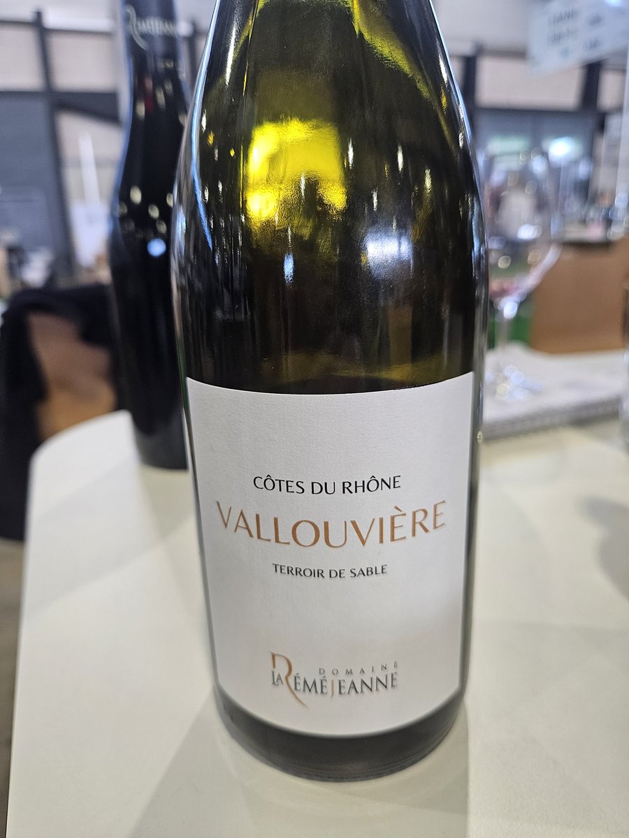 Tweet 254 3 days of Millésime Bio organic tastings, 1 of the stars this all Grenache Côtes from Réméjeanne, 30 yr vines, sandy soils, super classic Gren on sand velvet, refinement. Not cheap, €24, but darned good, high interest wine #CôtesduRhône