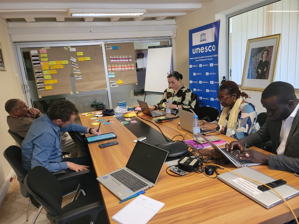 UNESCO_Dakar's tweet photo. Séance de travail à l’ @UNESCO_Dakar avec Dr @ninavolles Managing Director &amp; Senior Advisor de #Paeradigms sur les approches #GreenCampus et #Scaffold, et leur potentiel pour l’ #enseignementsupérieur et l’#EFTP.
Des pistes concrètes pour une éducation plus durable et innovante. https://t.co/vycuEkpptb