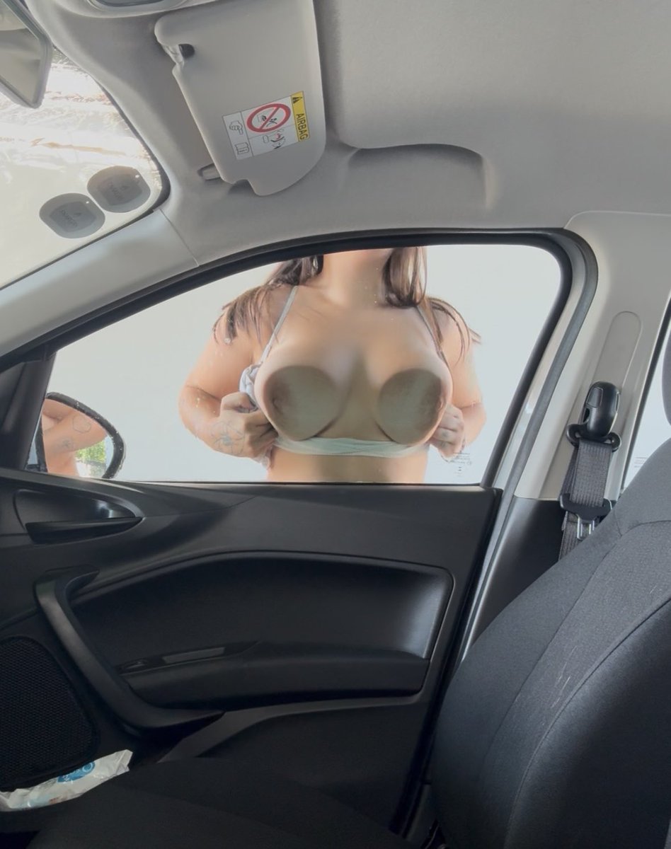 tuputa29's tweet photo. lavando el auto bien mojadita 💦🍒🥵 https://t.co/sp5jZ4SNiy