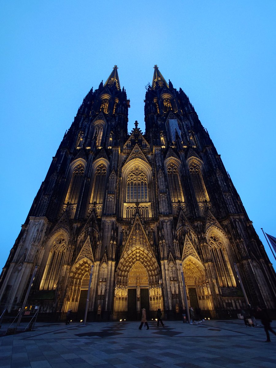 ケルン行ってきた。
大きかった。