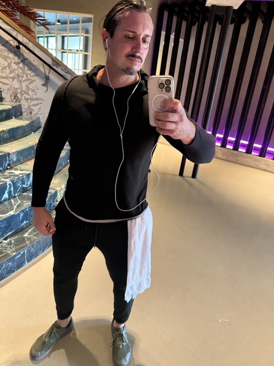 LLPJMadrigal's tweet photo. #sweatymess Wednesday https://t.co/JBRAhyYmQX