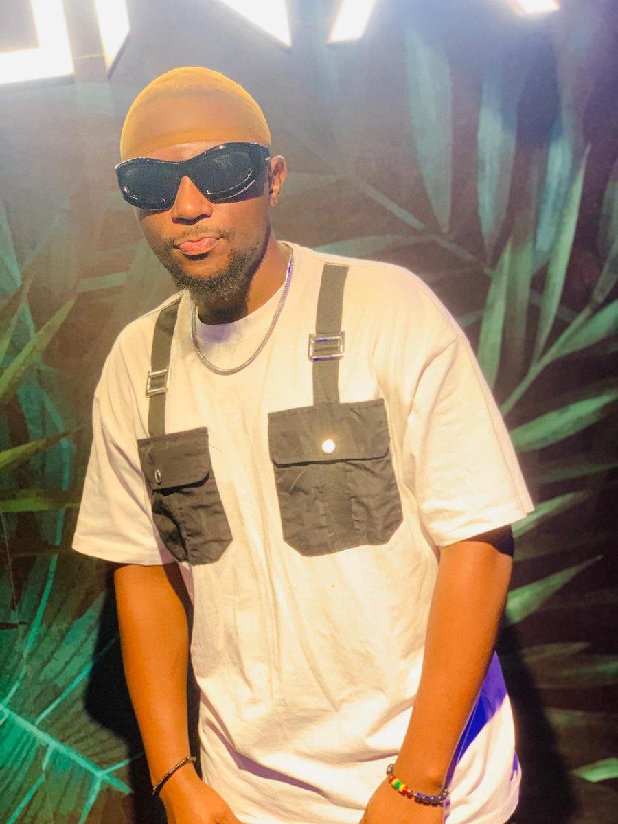 HakimIuz's tweet photo. Drop a 🔥 if you've already added Snapchat to your playlist!
#snapchat #NewSong #Afrobeats https://t.co/vdyWqxapfw