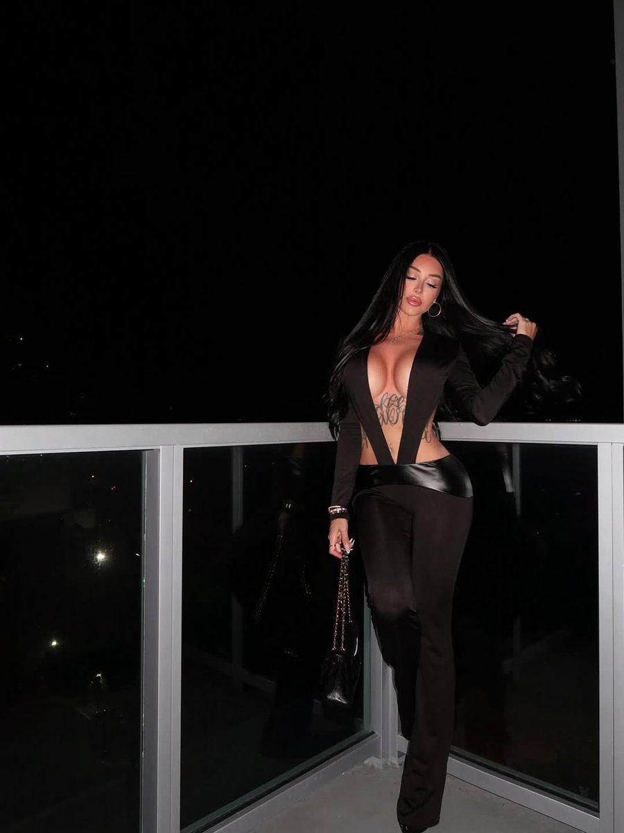 RealValérie.C tweet media