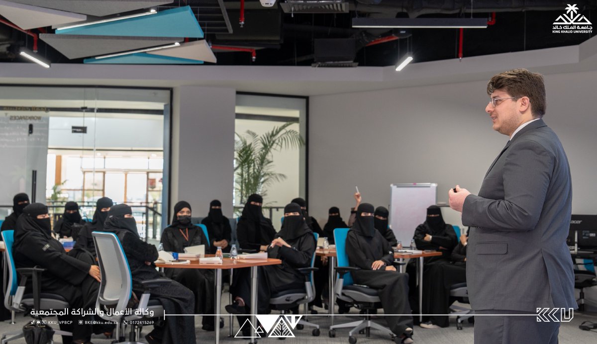 بحضور وكيل #جامعة_الملك_خالد للأعمال والشراكة المجتمعية، عقدت الإدارة العامة للاستثمار، بالشراكة مع <a href="/MazeejSA/">مزيج للاستشارات | MPCC</a>، ورشة عمل بعنوان: "تطبيقات واقعية في ضوابط تأجير واستثمار الأراضي الجامعية"، وذلك في إطار سعي الجامعة إلى تطوير خدماتها وتعزيز الممكنات الاستثمارية..