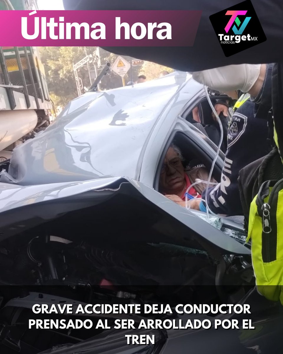 Fuerte accidente deja un conductor prensado al ser arrollado por el tren en  F. C. Hidalgo y Cto Interior, Col. Siete de Noviembre, GAM. Rescatistas del ERUM lograron liberarlo con vida.