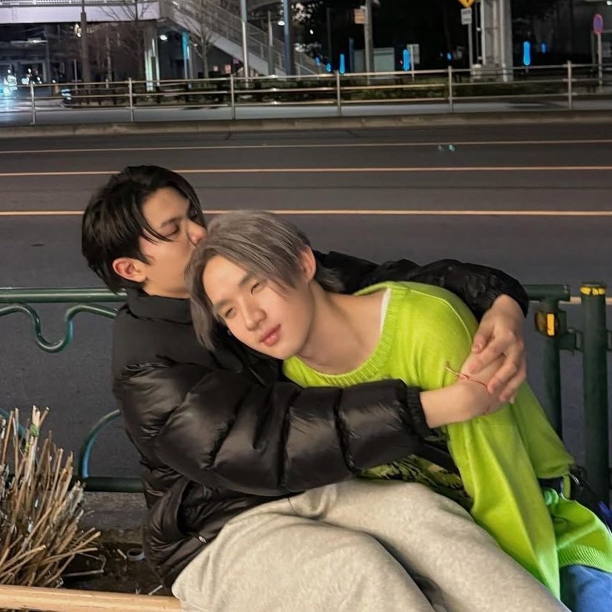 jelliiam's tweet image. a #williamest mini au

everyone thinks that william and hong are dating, but are they really??