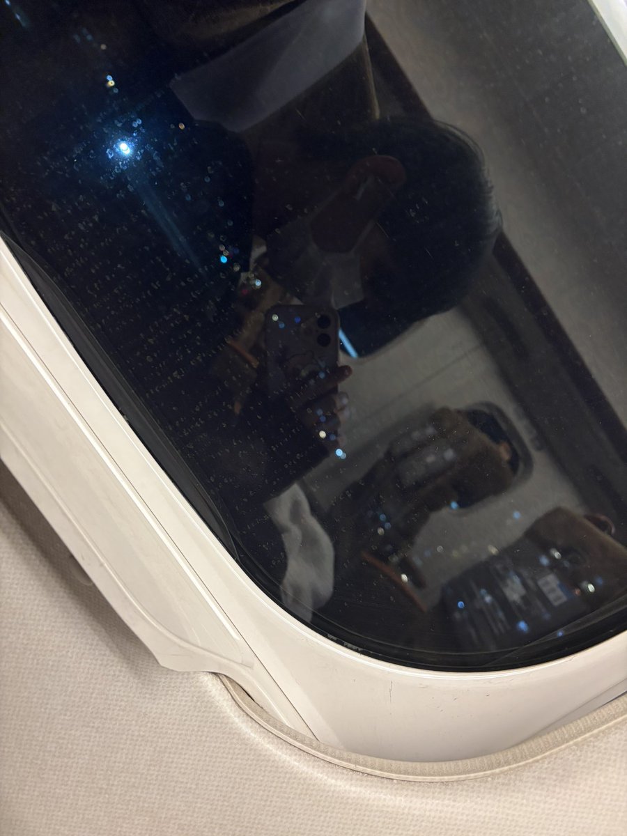 周り全然乗ってなくて寂しいわ…。

いつぶりかの実写で顔も見えないマスクあり
スマホケースがヤドンってことだけわかるねw