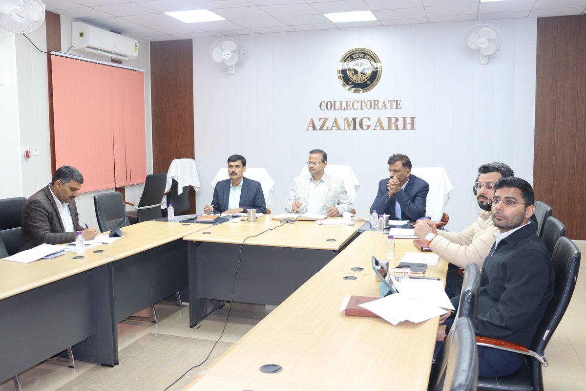 आज मुख्य सचिव उत्तर प्रदेश महोदय द्वारा VC के माध्यम से बैठक की गई जिसमें Non ZA खतौनी की फीडिंग, राजस्व वाद, स्वामित्व योजना, फार्मर रजिस्ट्री, मानव संपदा पोर्टल आदि के संबंध में आवश्यक दिशा निर्देश दिए गए।