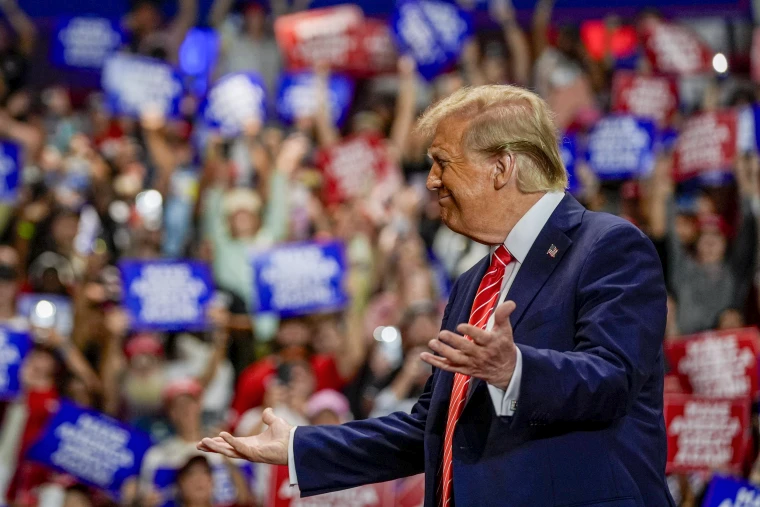 aPChell's tweet photo. @MarioNawfal Identical pre-printed signs being handed out? I'm shocked. https://t.co/QLzYvSpI2Y
