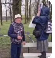 Czyli „giń człowieku” ma w sobie większy potencjał kryminogenny niż „Jarek, zajebiemy cię niedługo” wywrzeszczane przez Augustynek, bo jej za to nie skazano, a schorowaną emerytkę z Torunia już tak. I kto się z tym nie zgodzi robi z logiki kurtyzanę.